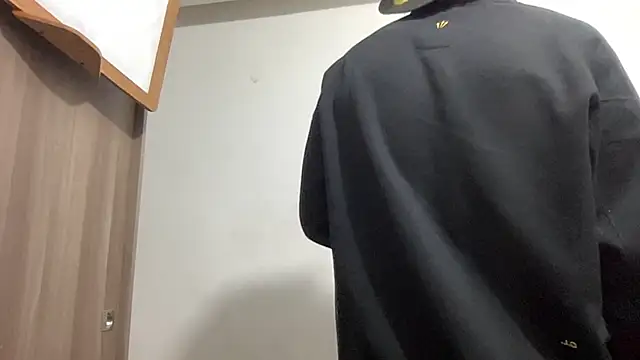 Snapshot of bob_petterson chatting on January 6, 1:20 am bob petterson online show from January 6, 1:20 am