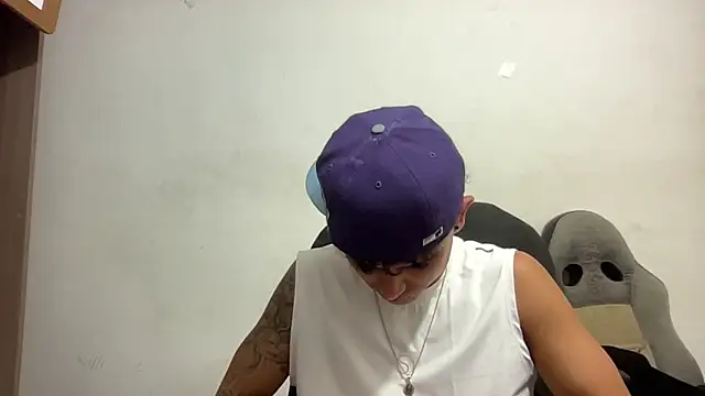 Snapshot of bob_petterson chatting on January 7, 2:53 am bob petterson online show from January 7, 2:53 am