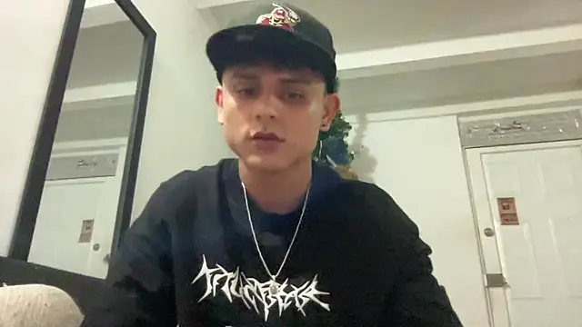 Snapshot of bob_petterson chatting on January 13, 1:02 am bob petterson online show from January 13, 1:02 am