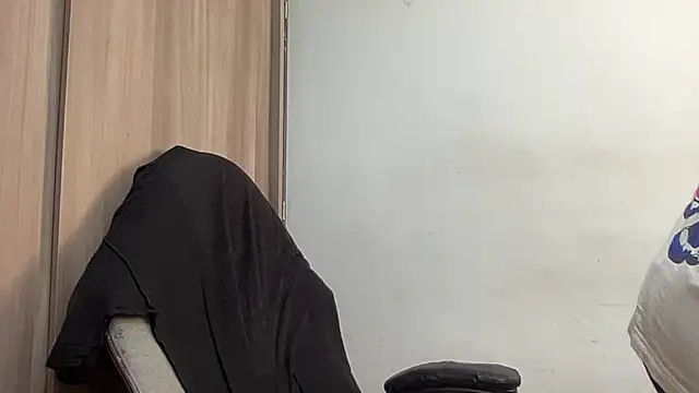 Snapshot of bob_petterson chatting on January 15, 10:35 pm bob petterson online show from January 15, 10:35 pm