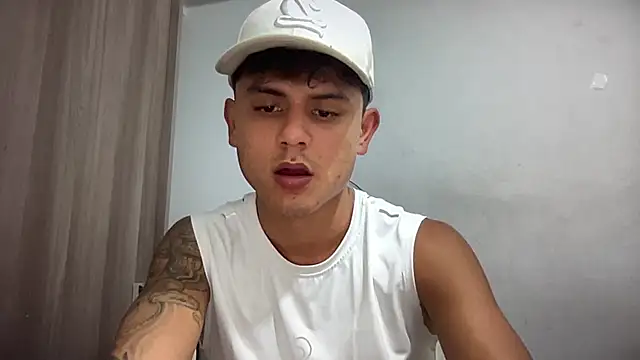 Snapshot of bob_petterson chatting on January 17, 3:12 am bob petterson online show from January 17, 3:12 am