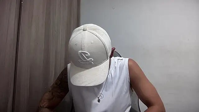 Snapshot of bob_petterson chatting on January 17, 6:15 am bob petterson online show from January 17, 6:15 am