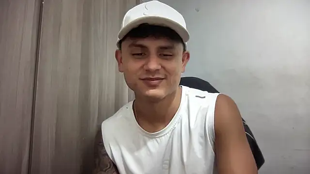 Snapshot of bob_petterson chatting on January 18, 3:20 am bob petterson online show from January 18, 3:20 am