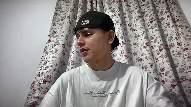 Snapshot of bob_petterson chatting on January 23, 3:26 am bob petterson online show from January 23, 3:26 am