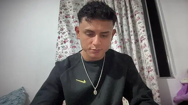 Snapshot of bob_petterson chatting on January 26, 3:06 am bob petterson online show from January 26, 3:06 am