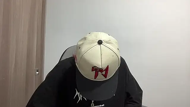 Snapshot of bob_petterson chatting on January 27, 1:05 am bob petterson online show from January 27, 1:05 am