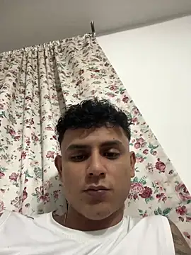 Snapshot of bob_petterson chatting on January 29, 2:51 am bob petterson online show from January 29, 2:51 am