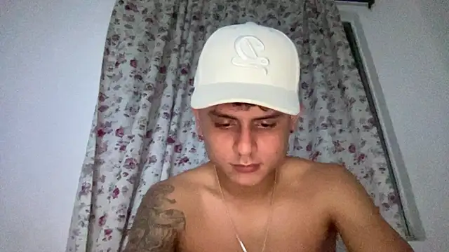 Snapshot of bob_petterson chatting on February 5, 7:07 am bob petterson online show from February 5, 7:07 am