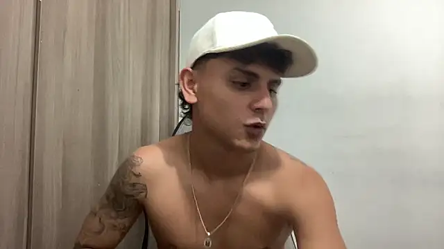 Snapshot of bob_petterson chatting on February 7, 4:27 am bob petterson online show from February 7, 4:27 am