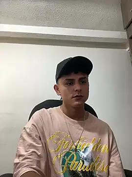 Snapshot of bob_petterson chatting on February 8, 8:32 pm bob petterson online show from February 8, 8:32 pm