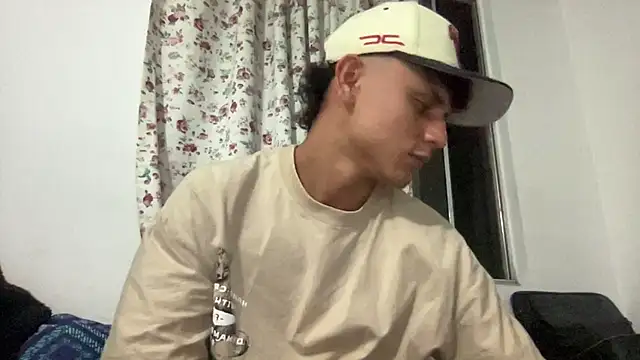 Snapshot of bob_petterson chatting on February 14, 2:50 am bob petterson online show from February 14, 2:50 am