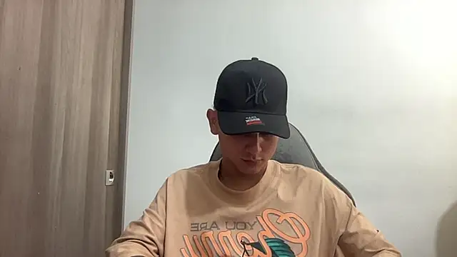 Snapshot of bob_petterson chatting on February 15, 8:11 pm bob petterson online show from February 15, 8:11 pm