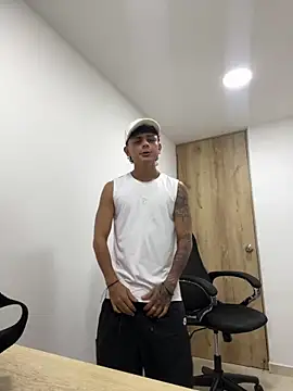 Snapshot of bob_petterson chatting on March 20, 3:02 am bob petterson online show from March 20, 3:02 am