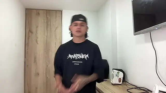 Snapshot of bob_petterson chatting on September 13, 11:59 pm bob petterson online show from September 13, 11:59 pm