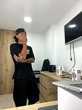 Snapshot of bob_petterson chatting on October 7, 4:09 am bob petterson online show from October 7, 4:09 am