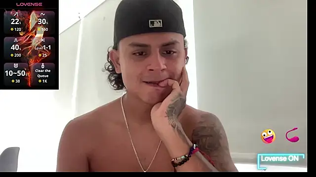 Snapshot of bob_petterson chatting on October 22, 1:11 pm bob petterson online show from October 22, 1:11 pm