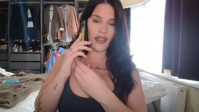 Bustyjessicalouu online show from October 15, 10:04 am