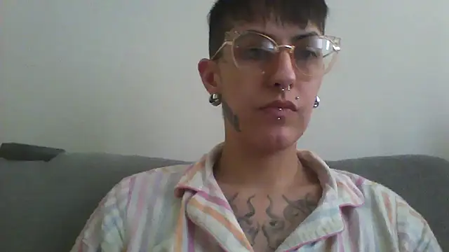 Snapshot of nickfxx chatting on October 18, 5:25 pm nickfxx online show from October 18, 5:25 pm