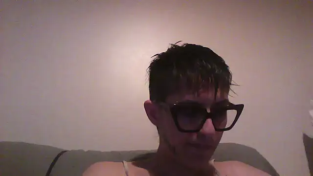 Snapshot of nickfxx chatting on October 23, 12:10 am nickfxx online show from October 23, 12:10 am