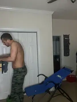 Snapshot of TheOnlyTwinTowers chatting on February 22, 8:07 am TheOnlyTwinTowers online show from February 22, 8:07 am