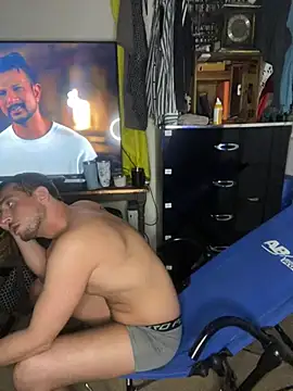 Snapshot of TheOnlyTwinTowers chatting on February 27, 7:34 am TheOnlyTwinTowers online show from February 27, 7:34 am