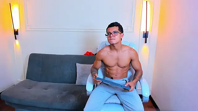 Paradise boy s online show from March 31, 5:57 pm