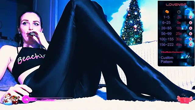 Snapshot of Lina_Owl chatting on December 20, 7:28 pm Lina Owl online show from December 20, 7:28 pm