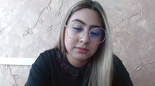 Miabonnett  online show from January 27, 4:43 pm