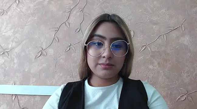 Miabonnett  online show from February 4, 4:18 pm