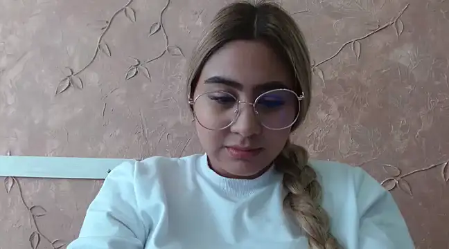 Miabonnett  online show from February 5, 3:52 pm