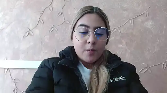 Miabonnett  online show from February 9, 1:46 pm