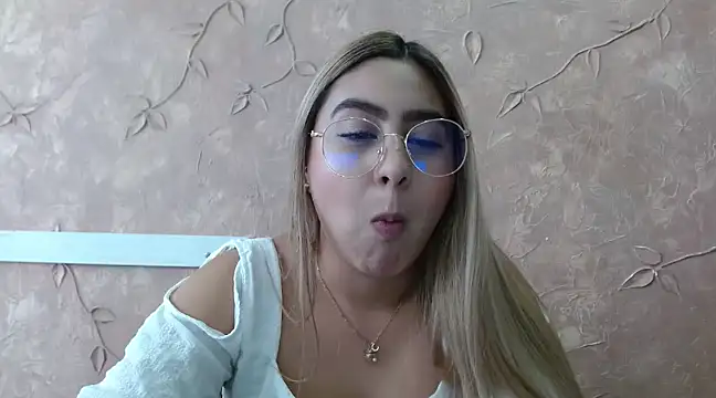 Miabonnett  online show from February 11, 4:13 pm