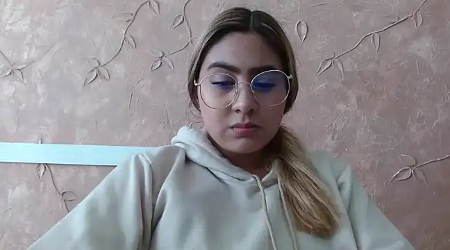 Miabonnett  online show from February 13, 4:17 pm