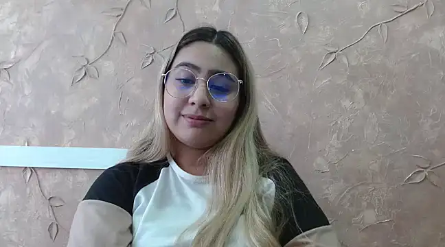 Miabonnett  online show from February 19, 6:10 pm