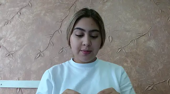 Miabonnett  online show from March 8, 1:03 pm