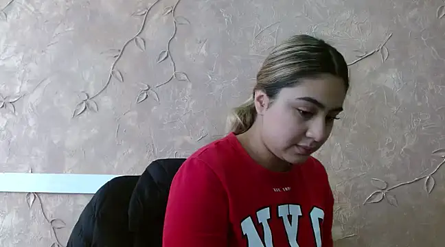 Miabonnett  online show from March 11, 12:06 pm