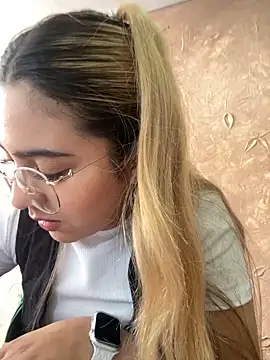 Miabonnett  online show from March 21, 3:13 pm