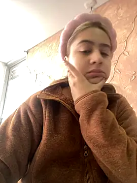 Miabonnett  online show from October 21, 12:06 pm