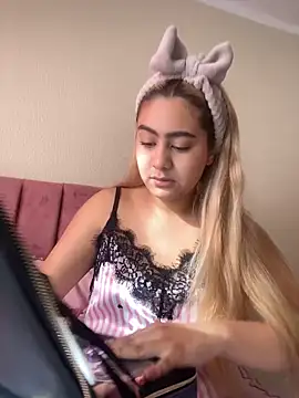 Miabonnett  online show from November 11, 12:27 pm