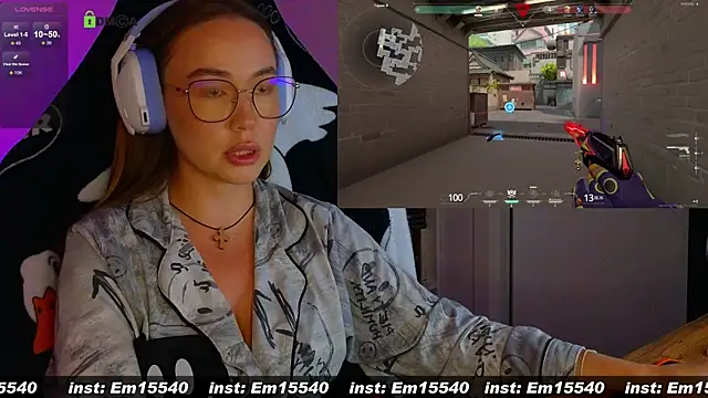 Snapshot of Emili1- chatting on January 15, 12:58 pm Emili1- online show from January 15, 12:58 pm