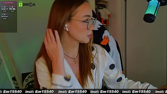 Snapshot of Emili1- chatting on January 31, 10:52 am Emili1- online show from January 31, 10:52 am