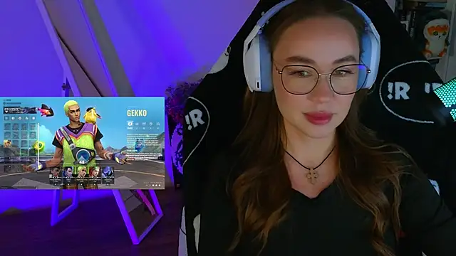 Snapshot of Emili1- chatting on March 17, 3:50 pm Emili1- online show from March 17, 3:50 pm