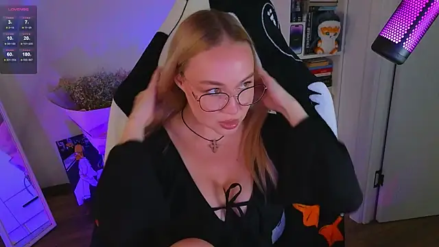 Snapshot of Emili1- chatting on September 9, 10:59 am Emili1- online show from September 9, 10:59 am