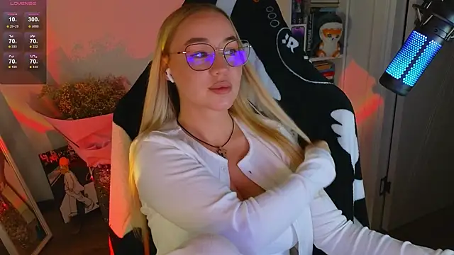 Snapshot of Emili1- chatting on September 20, 6:42 pm Emili1- online show from September 20, 6:42 pm