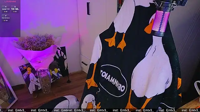 Snapshot of Emili1- chatting on November 15, 5:20 pm Emili1- online show from November 15, 5:20 pm