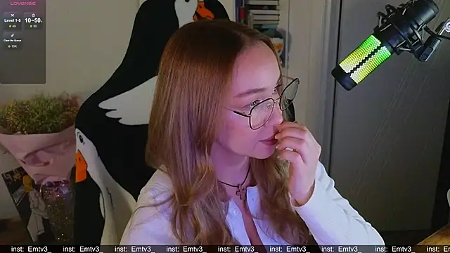 Snapshot of Emili1- chatting on November 25, 1:44 pm Emili1- online show from November 25, 1:44 pm