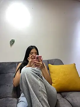 Snapshot of eva_elifee chatting on December 5, 1:25 am eva elifee online show from December 5, 1:25 am