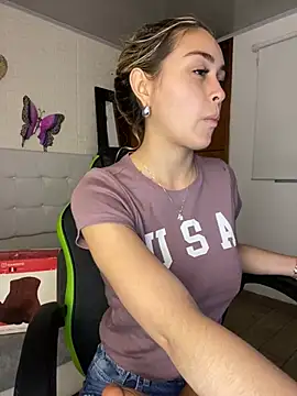 Snapshot of emma_oxford chatting on February 11, 2:46 am emma oxford online show from February 11, 2:46 am