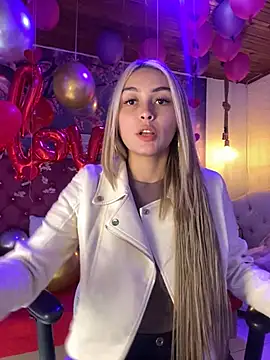 Snapshot of emma_oxford chatting on February 14, 8:37 pm emma oxford online show from February 14, 8:37 pm