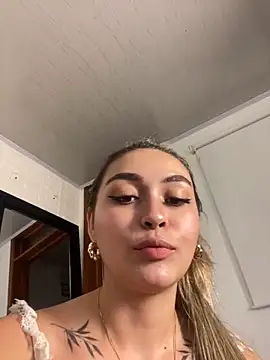 Snapshot of emma_oxford chatting on February 28, 11:45 pm emma oxford online show from February 28, 11:45 pm